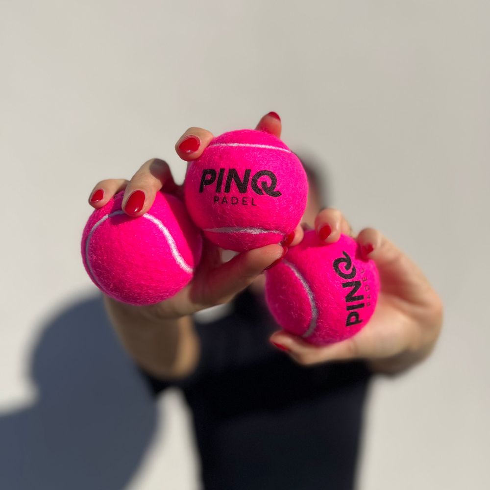 PINQ Padel: Pink balls close-up